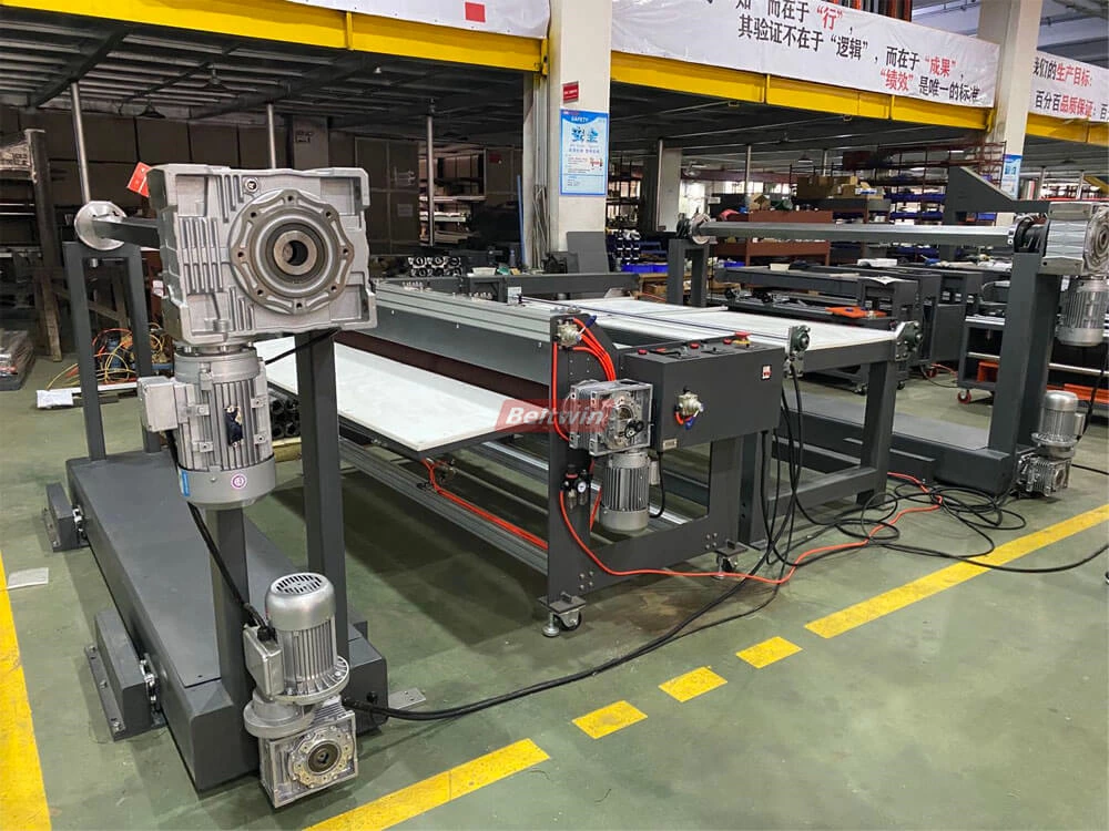 Станок для резки конвейерной ленты с намотчиком и перемотчиком и рабочим столом (европейская версия)