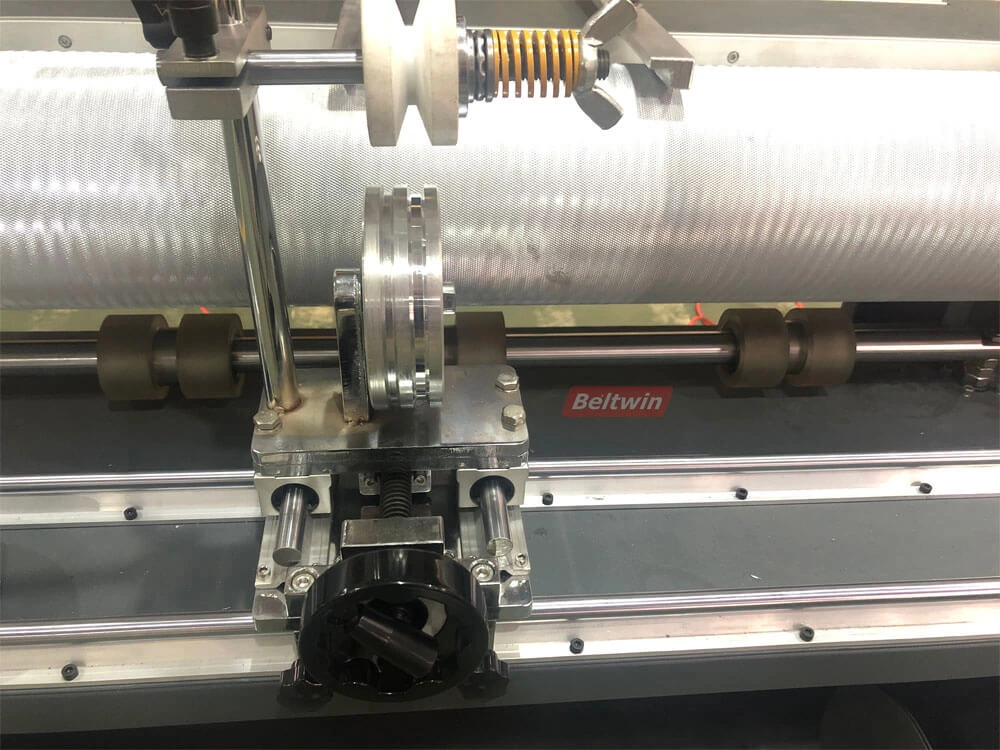 Направляющая сварочная машина для конвейерных лент из ПВХ и полиуретана QB1000