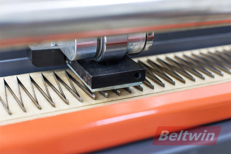 Ручной пробойник пальцев ремня PVC PU TC300-1500