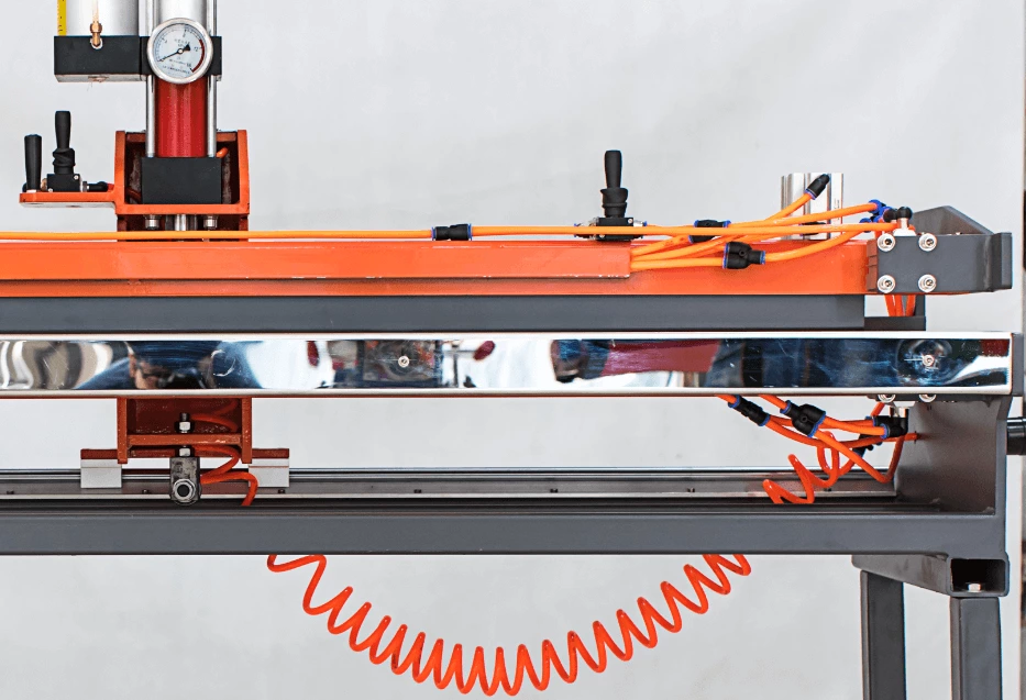 Пневматическая машина для пробивки пальцев на ремне из ПВХ и полиуретана TA1000-2100