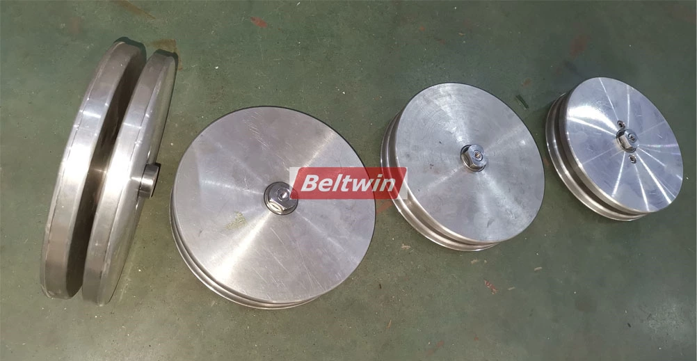 Машина для сварки поперечных V-образных направляющих для конвейерных лент из ПВХ и ПУ