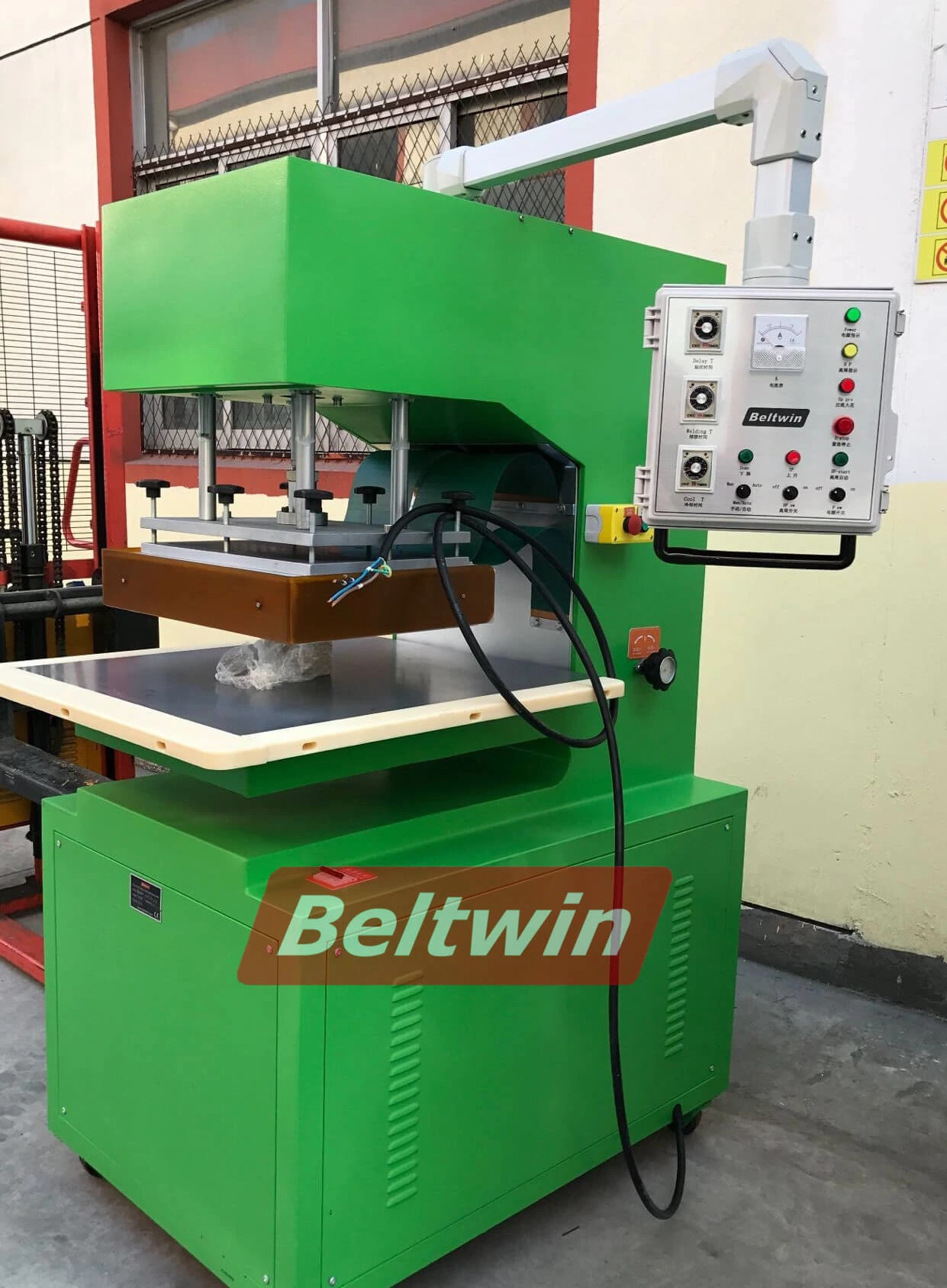 Упаковка ВЧ сварочных аппаратов в Россию