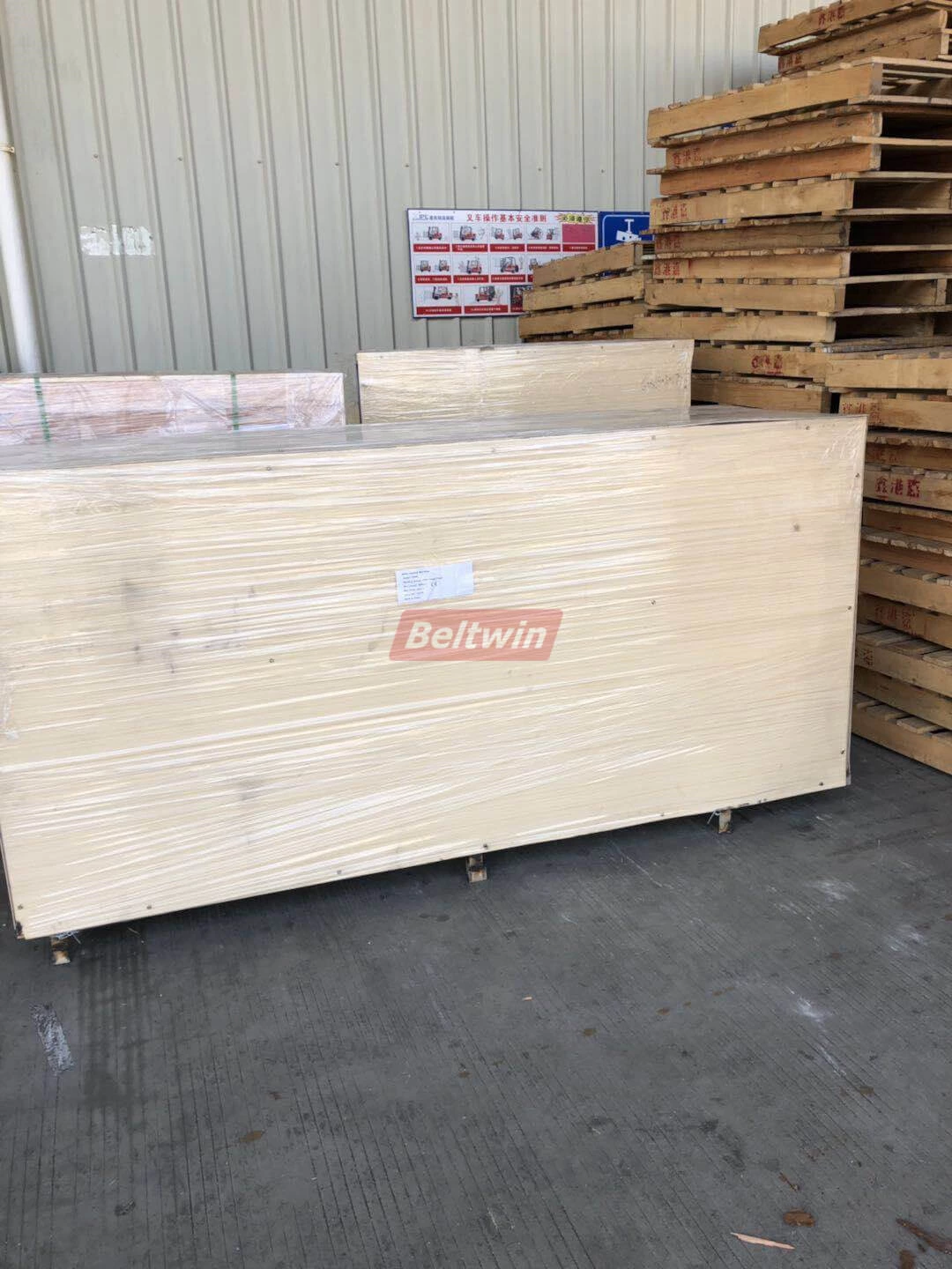 Доставка полуавтоматического станка для резки ремня ГРМ