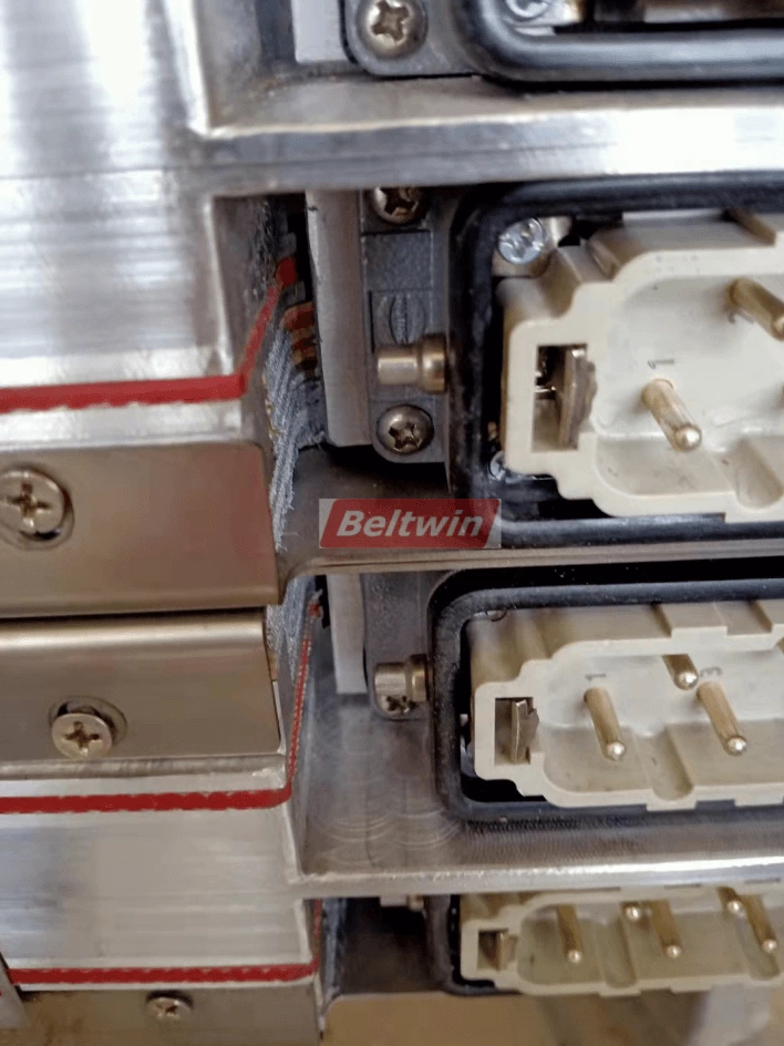 Нагревательная пластина вулканизатора 710 * 1420 мм 22 градуса с мешком давления и пластиной компенсации давления, подходит для секционного вулканизатора Almex, отправляется в Австралию.