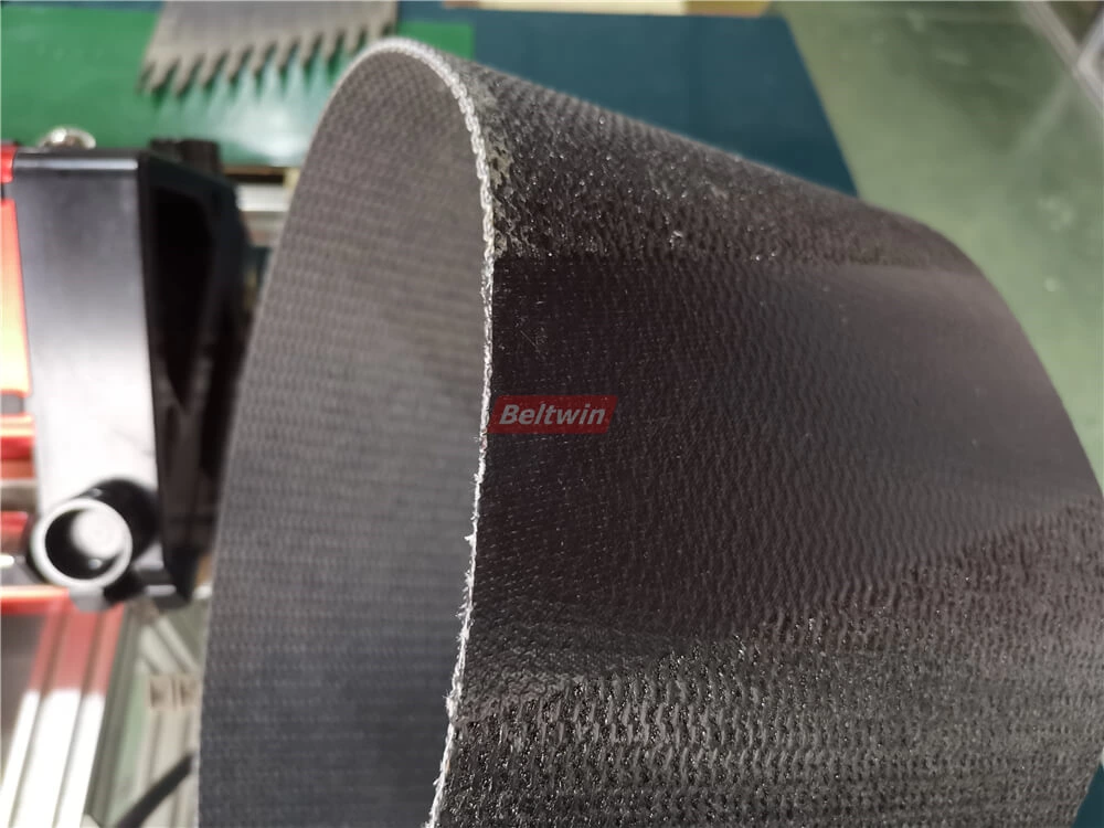 Как сращивать ленту ПВК на прессе с воздушным охлаждением и автоматическом пальцевом перфораторе-1