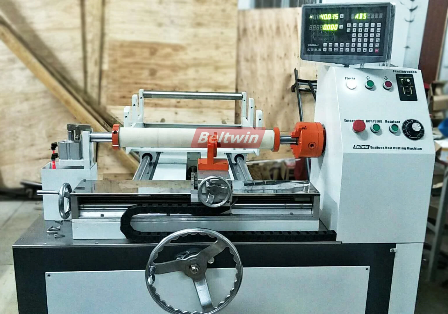 Машина для резки бесконечных лент Beltwin с доставкой в Италию