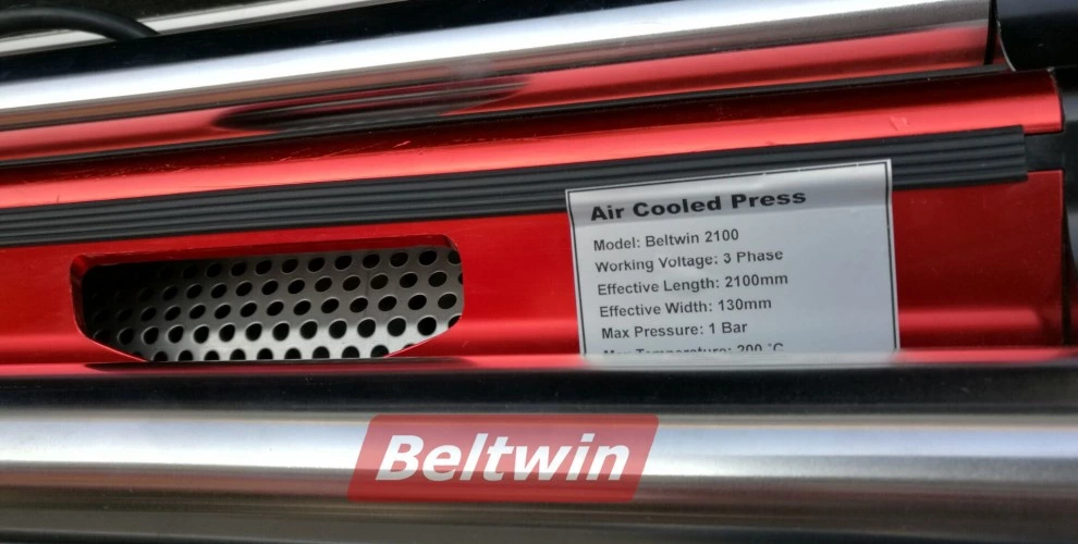 Заказ от клиента из Бразилии: Пресс с воздушным охлаждением 900 мм и 2100 мм.