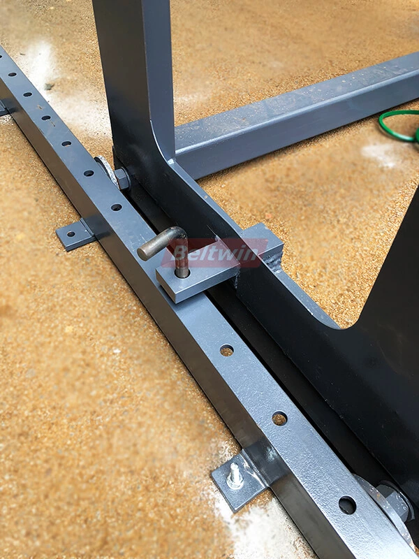 Испытание и доставка машины для направляющих ремня 3000 мм в Нидерланды