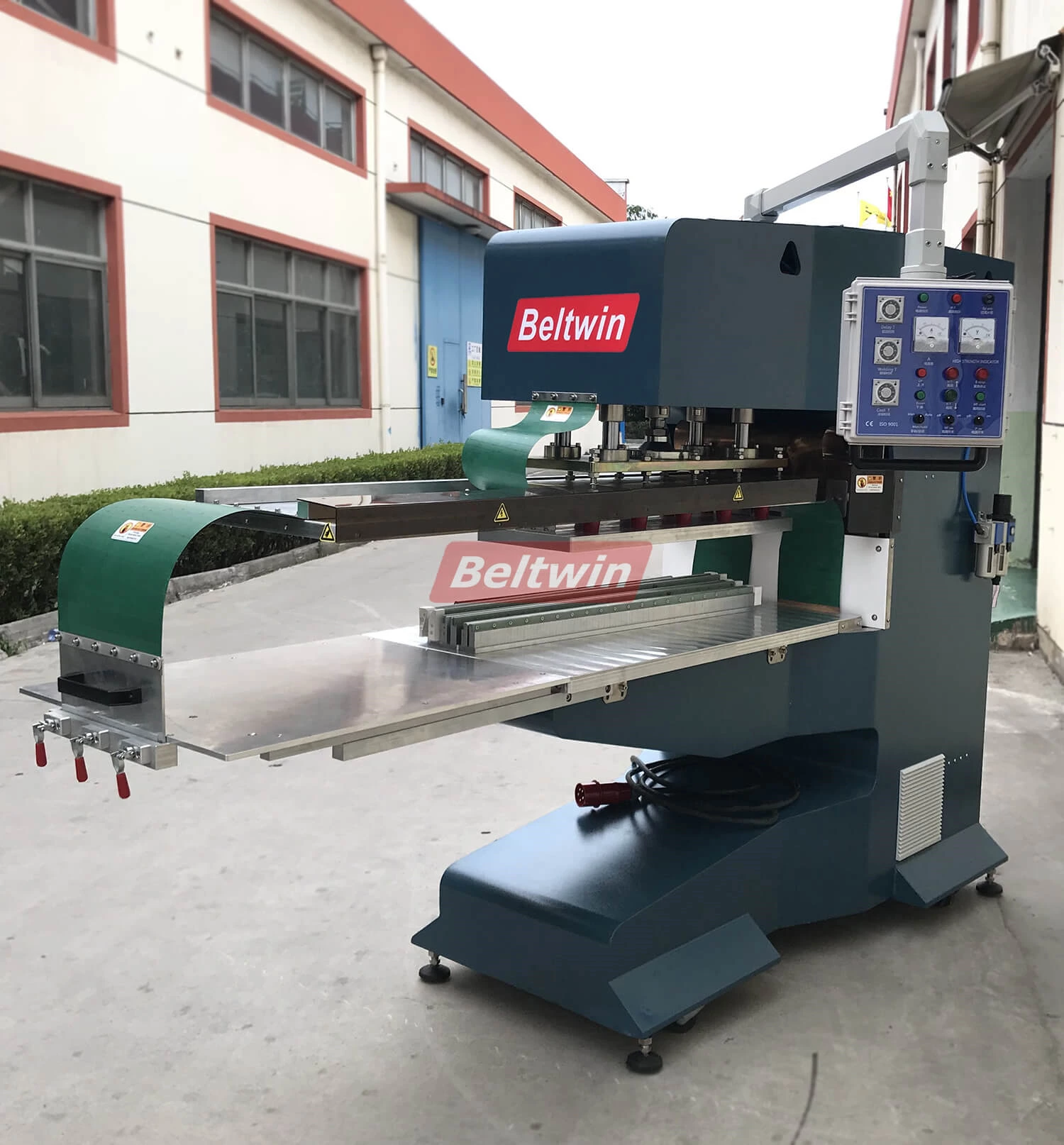 Поставка ленточных машин Beltwin PVC/PU в Великобританию.