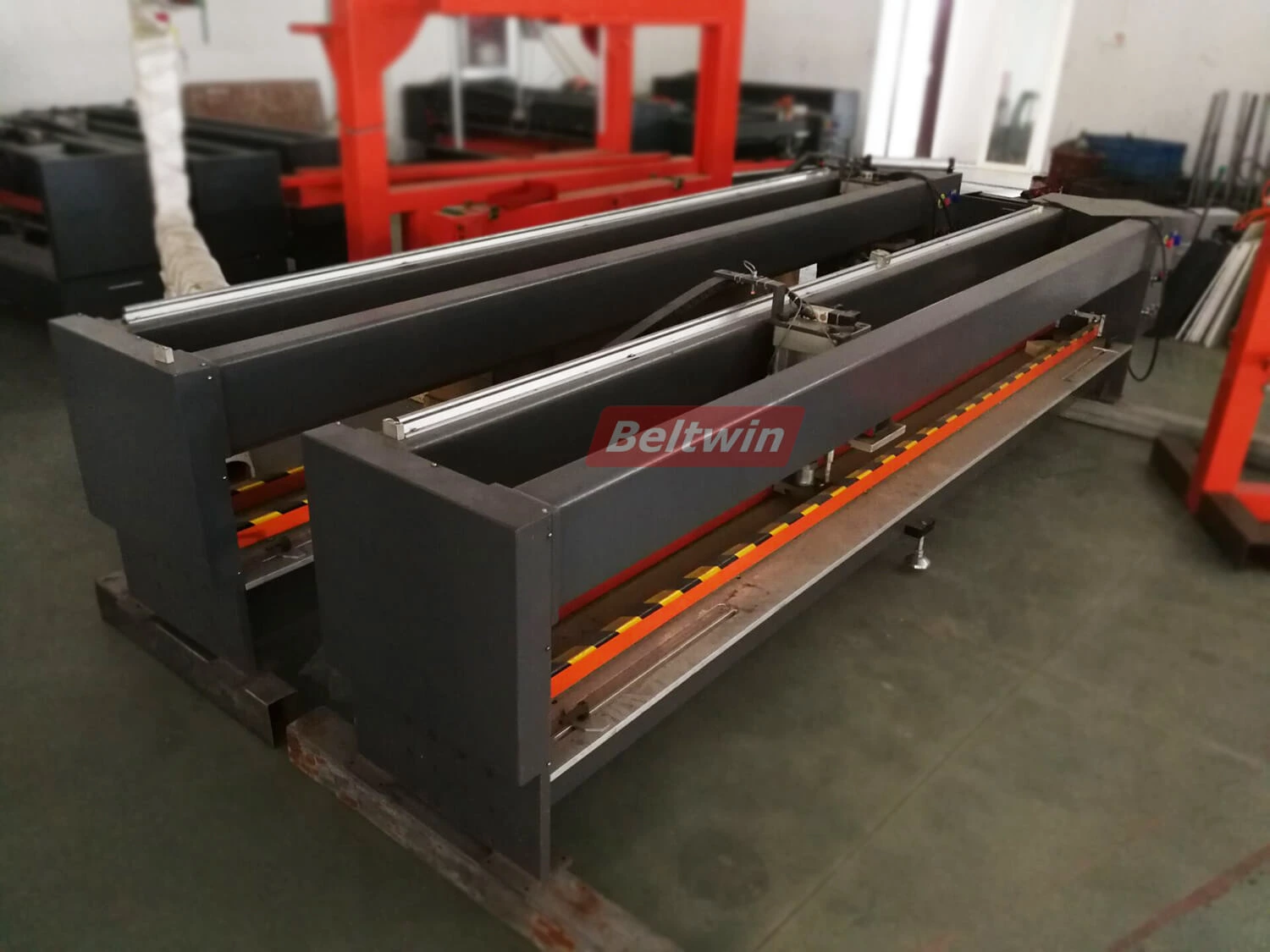 Поставка ленточных машин Beltwin PVC/PU в Великобританию.