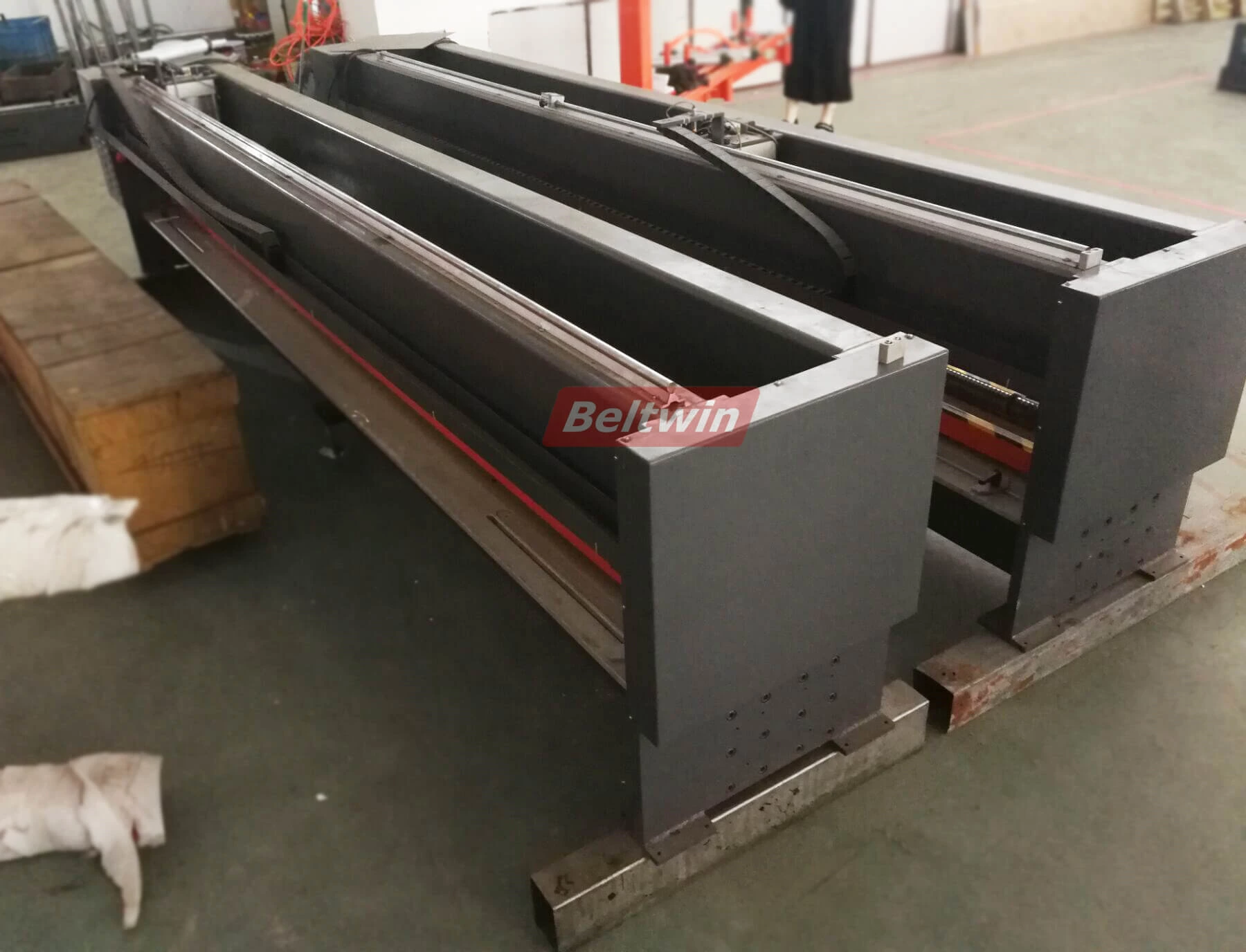 Поставка ленточных машин Beltwin PVC/PU в Великобританию.