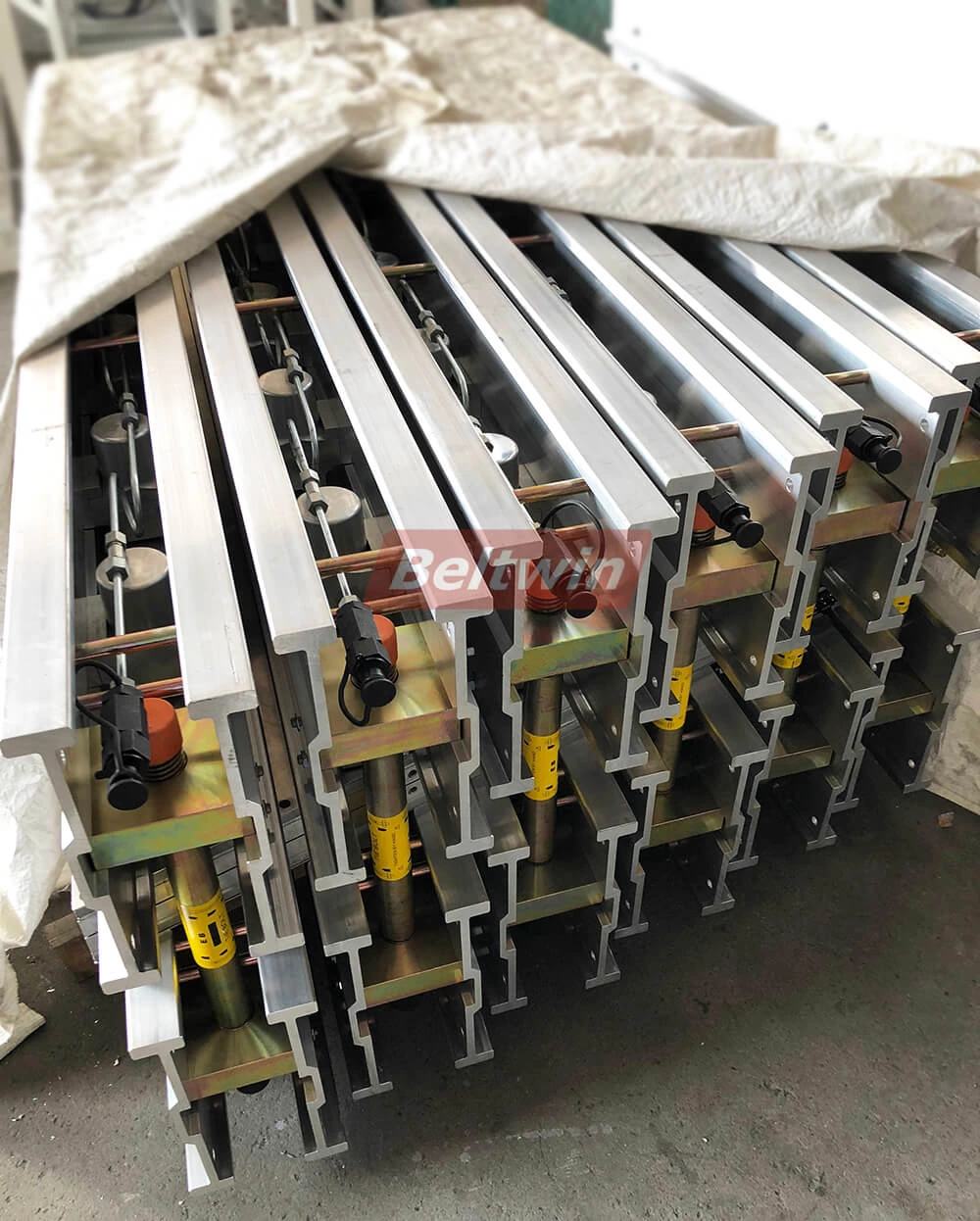 Доставка вулканизатора гидравлического типа Beltwin в Иран!