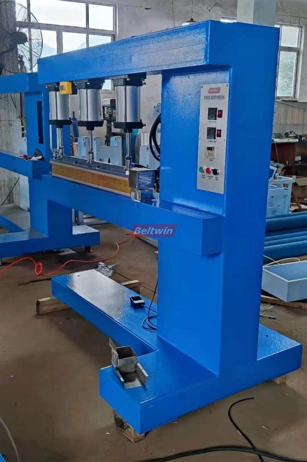 Сварочный пресс с тефлоновой лентой из ПТФЭ TW(STW)130-200