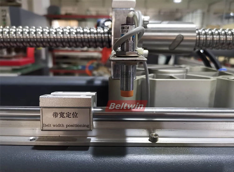 Автоматический перфоратор для пальцев из ПВХ и полиуретана TB1000-4000