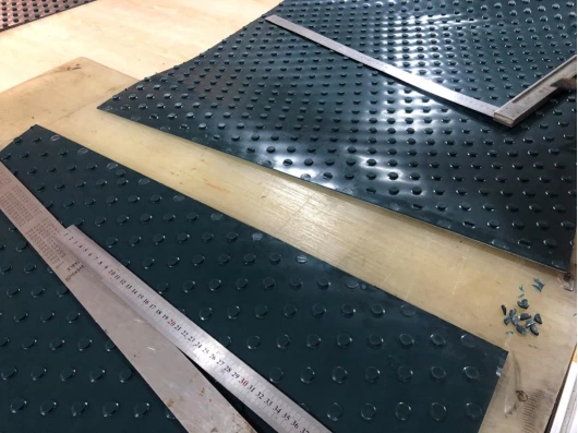 Как соединить конвейерную ленту из пвх с круглыми шпильками