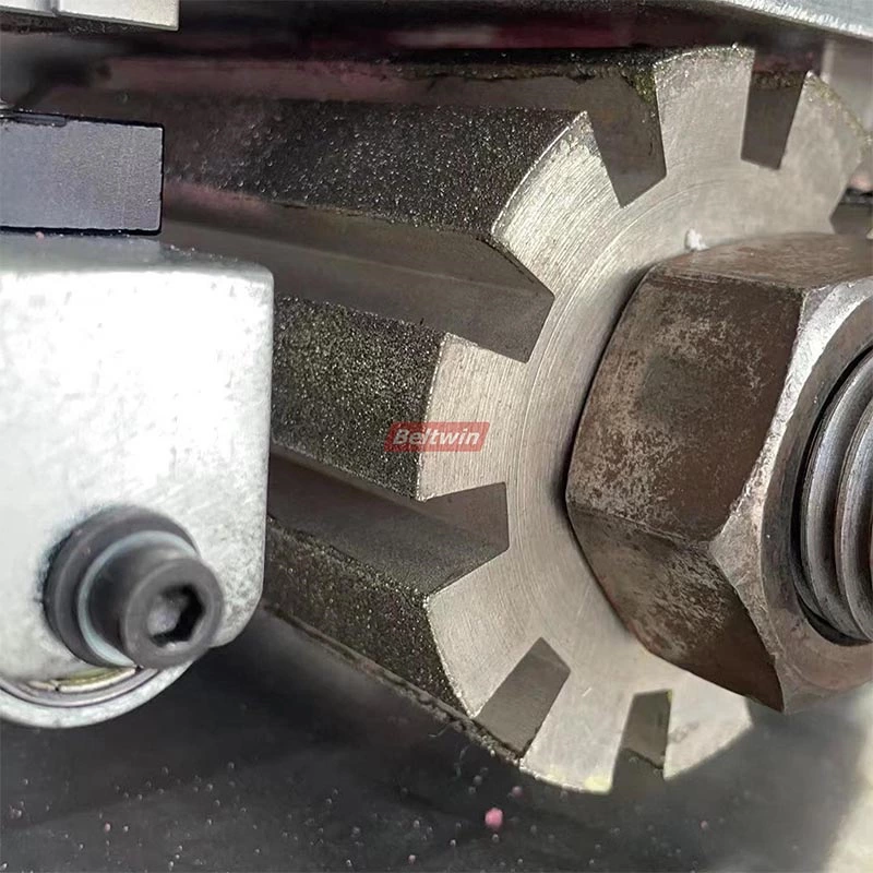 Машина для шлифования и фрезерования клиновых ремней QD150G