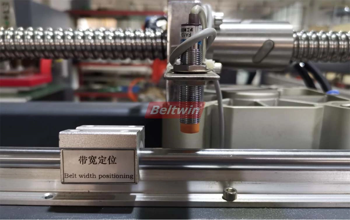 Почему стоит выбрать автоматический перфоратор для перфорации пальцев на лентах из ПВХ/ПУ?