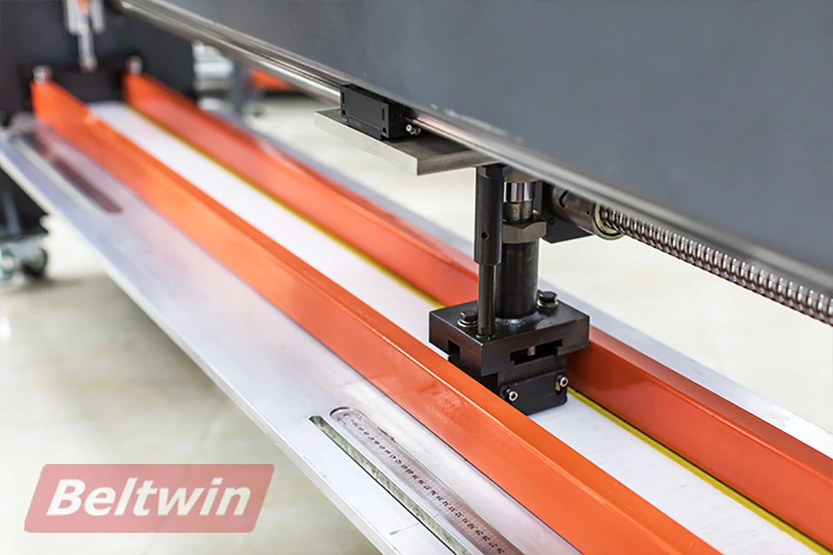 Почему стоит выбрать автоматический перфоратор для перфорации пальцев на лентах из ПВХ/ПУ?