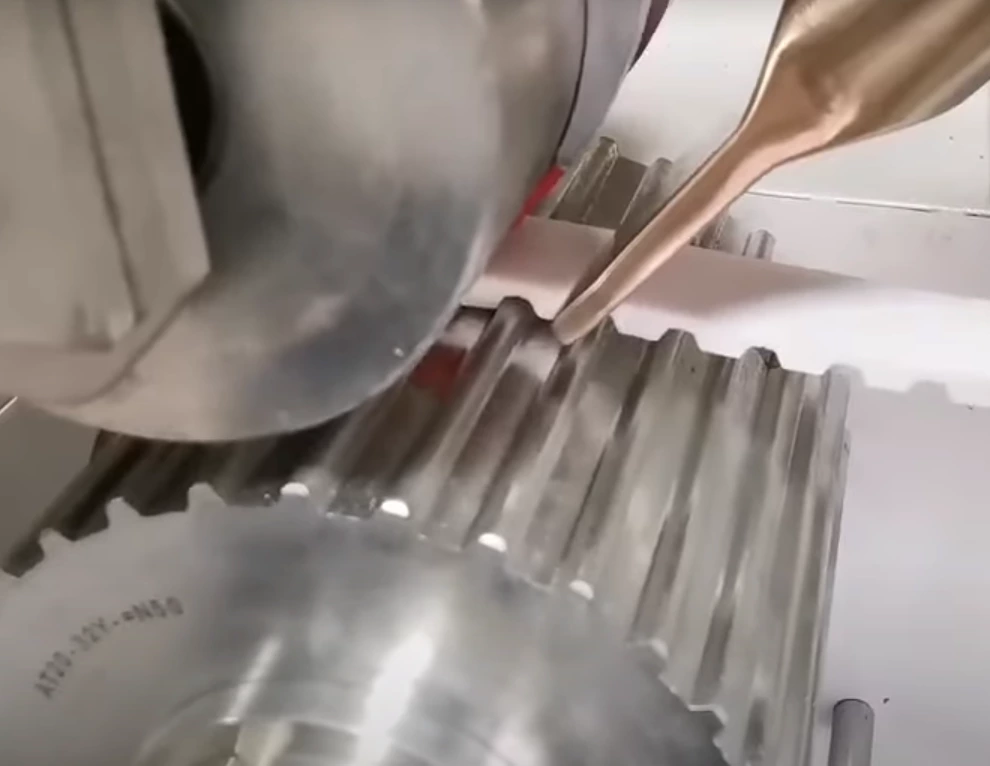 Машина для нанесения покрытия на клиновые ремни из ПУ QC180C