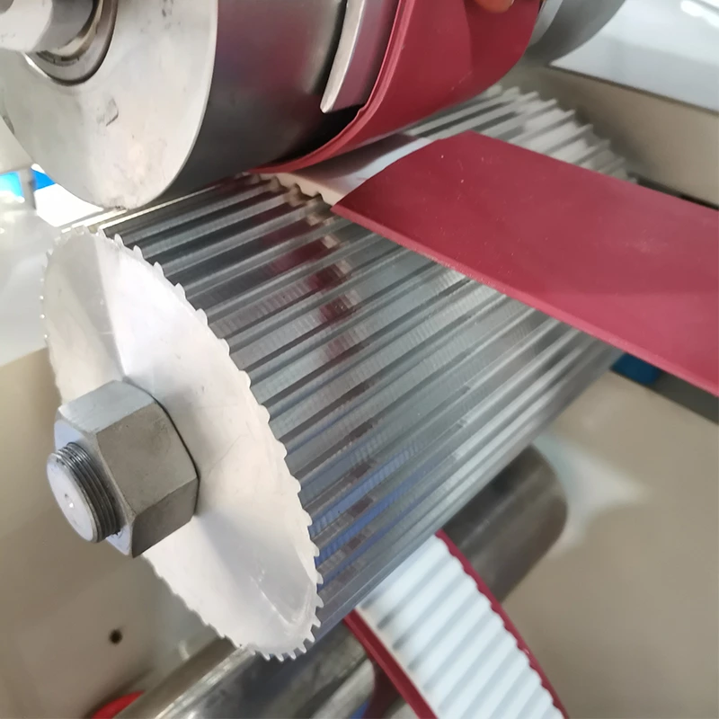 Машина для нанесения покрытия на клиновые ремни из ПУ QC180C