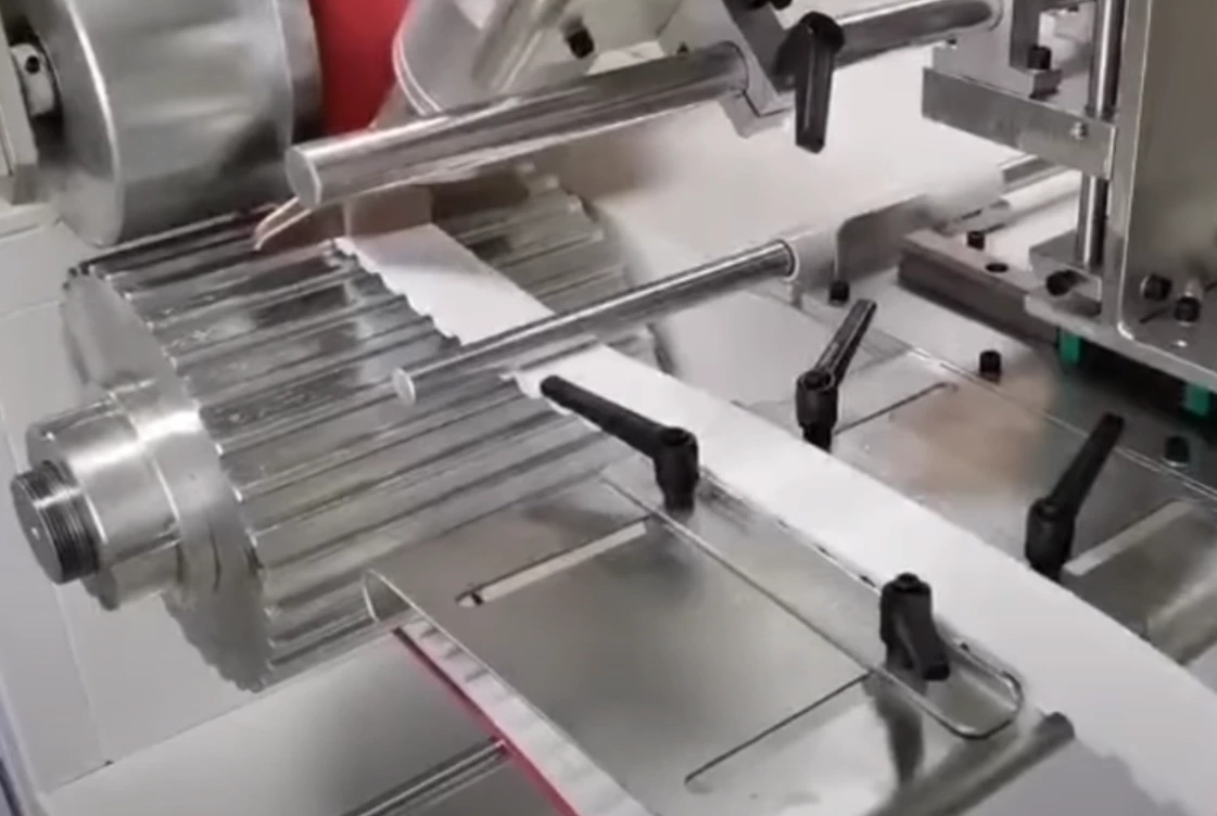 Машина для нанесения покрытия на клиновые ремни из ПУ QC180C