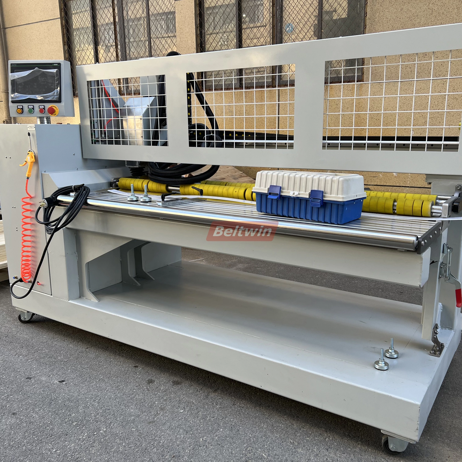 Машина для перфорации ленты ПВХ/ПУ TD1100-3200