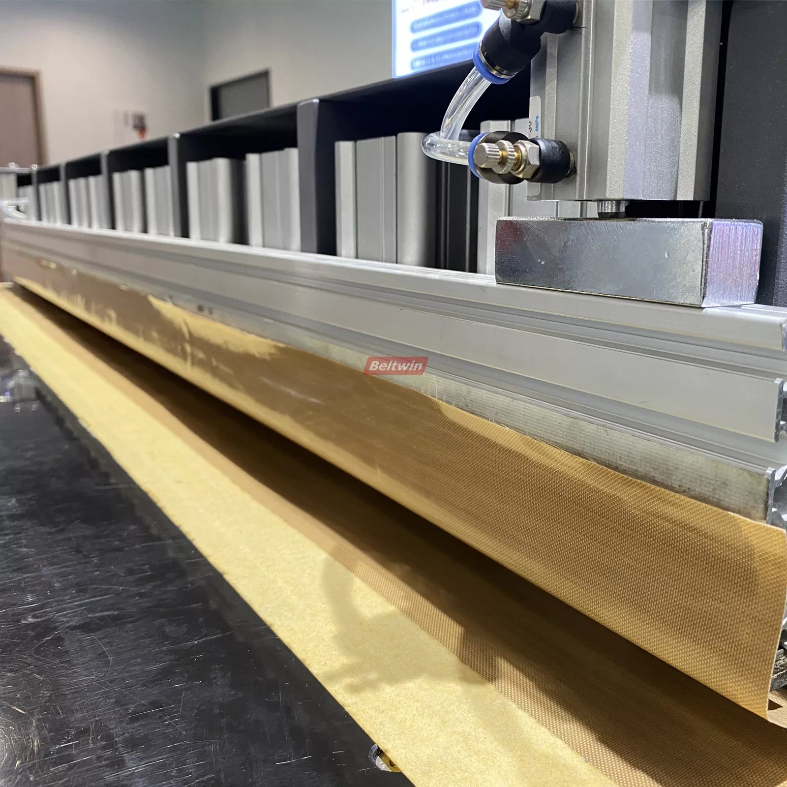 Сварочный аппарат для заделки кромок ремней QD1200-1500