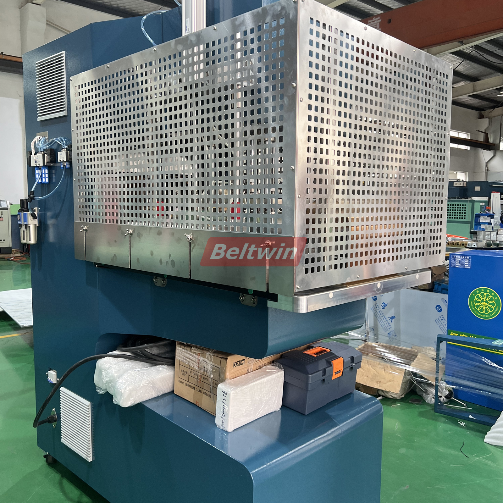 Высокочастотный сварочный аппарат QA-2000 для ПВХ/ПУ ленточных зажимов, V-образных направляющих, боковин