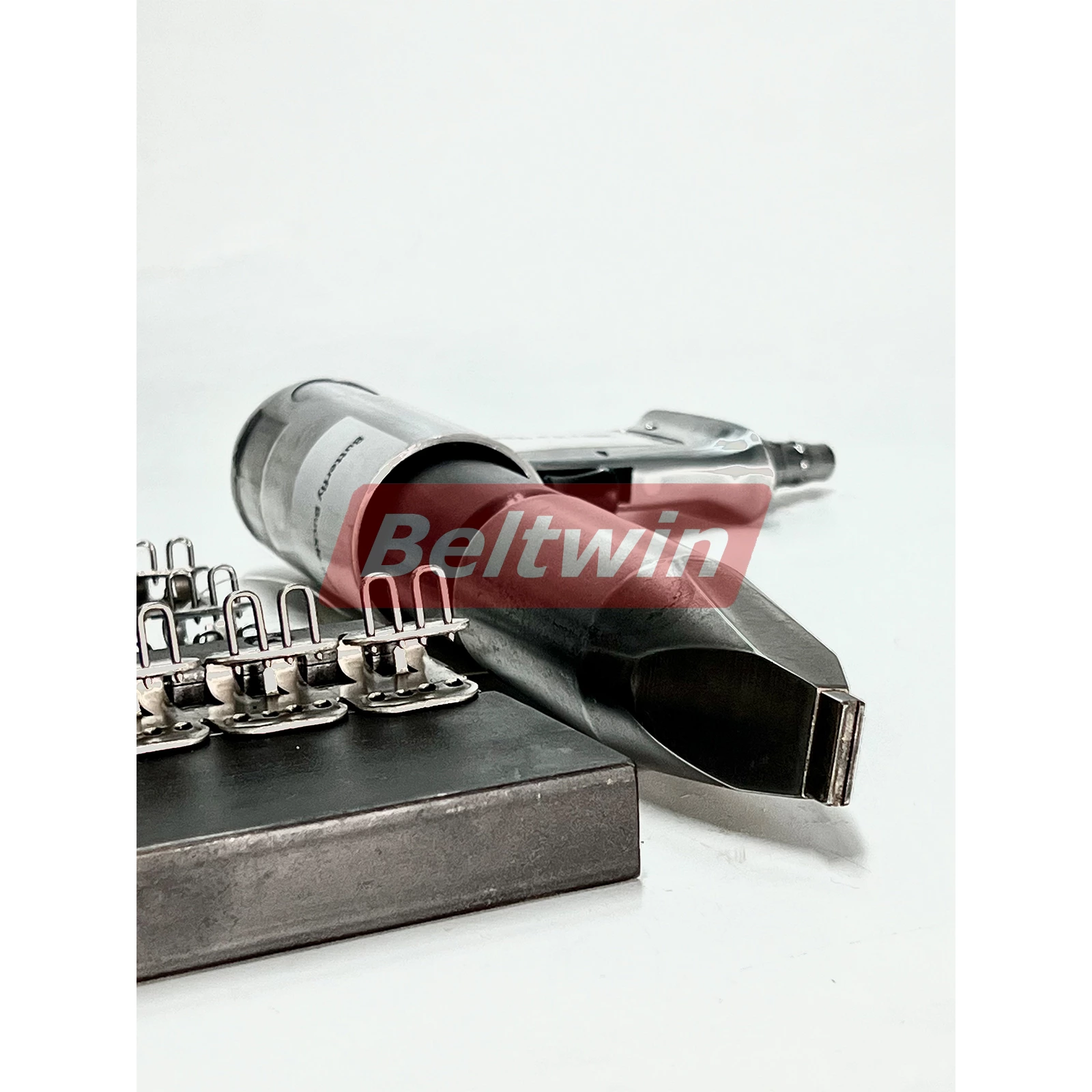 Пневматический роликовый тесьмер