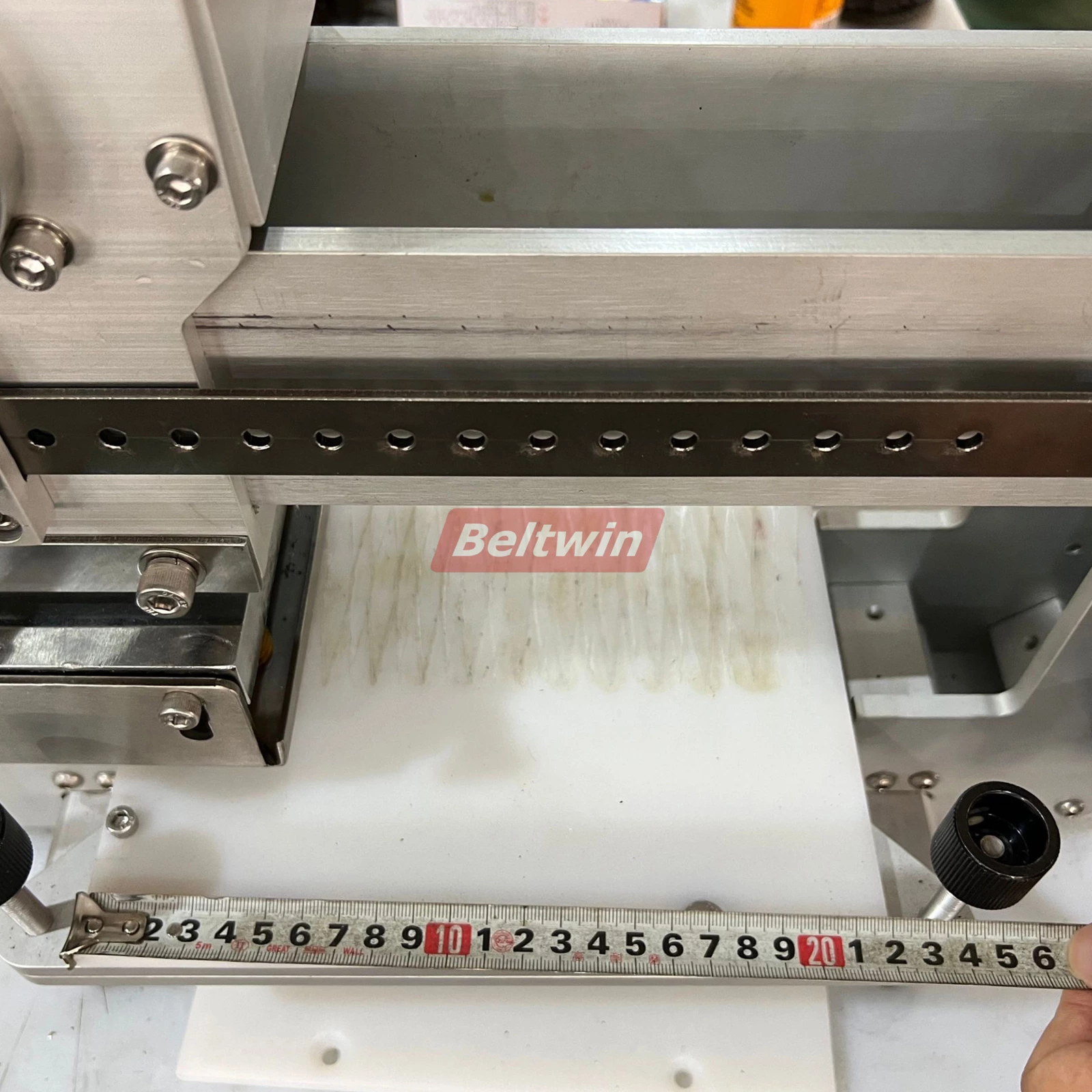 Машина для перфорации пальцев зубчатых ремней