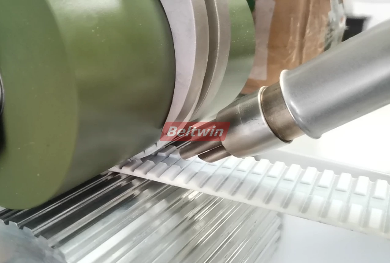 Машина для сварки продольных профилей QB1300H-2000H (европейская версия)