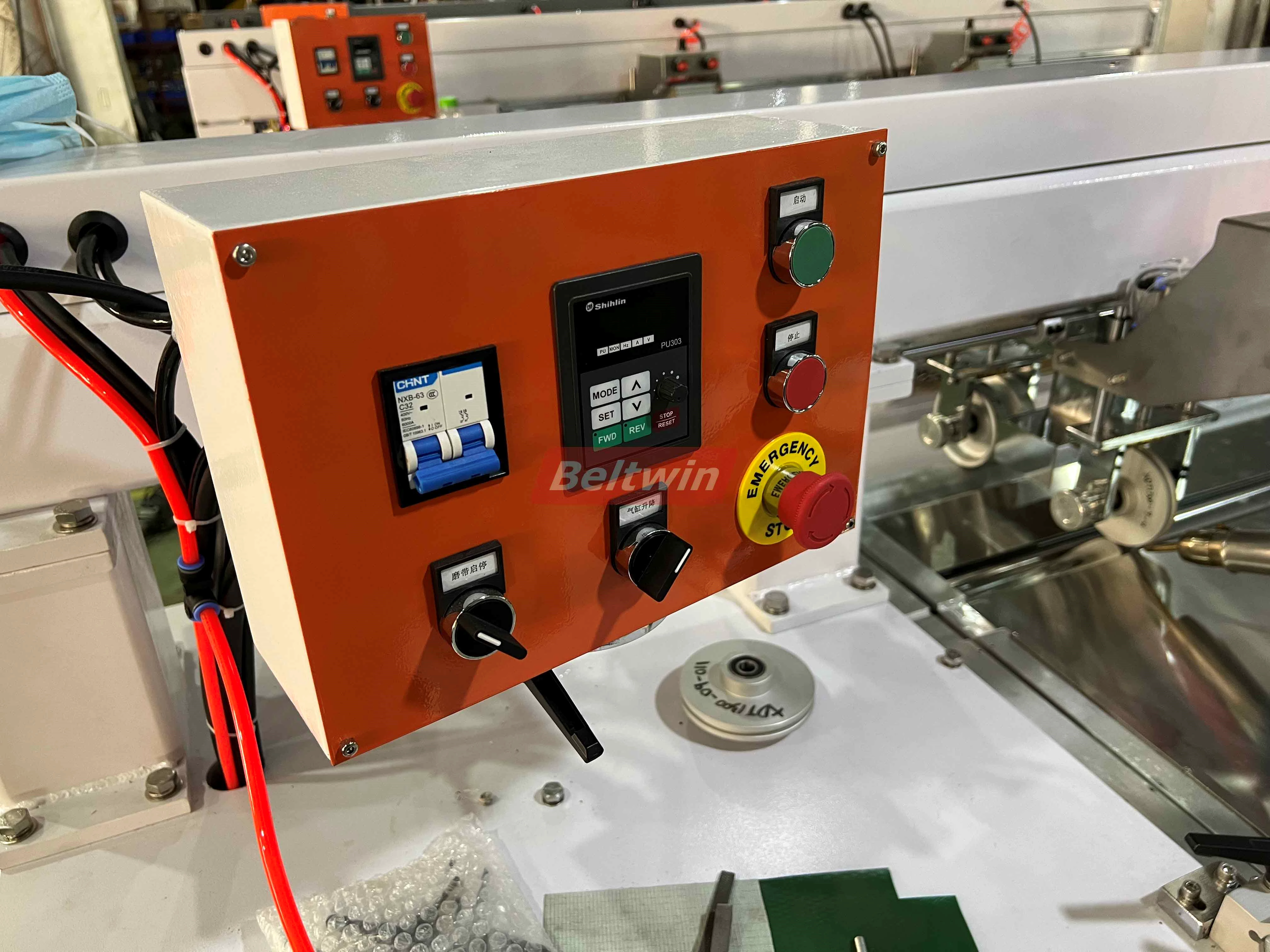 Машина для сварки продольных профилей QB1300H-2000H (европейская версия)