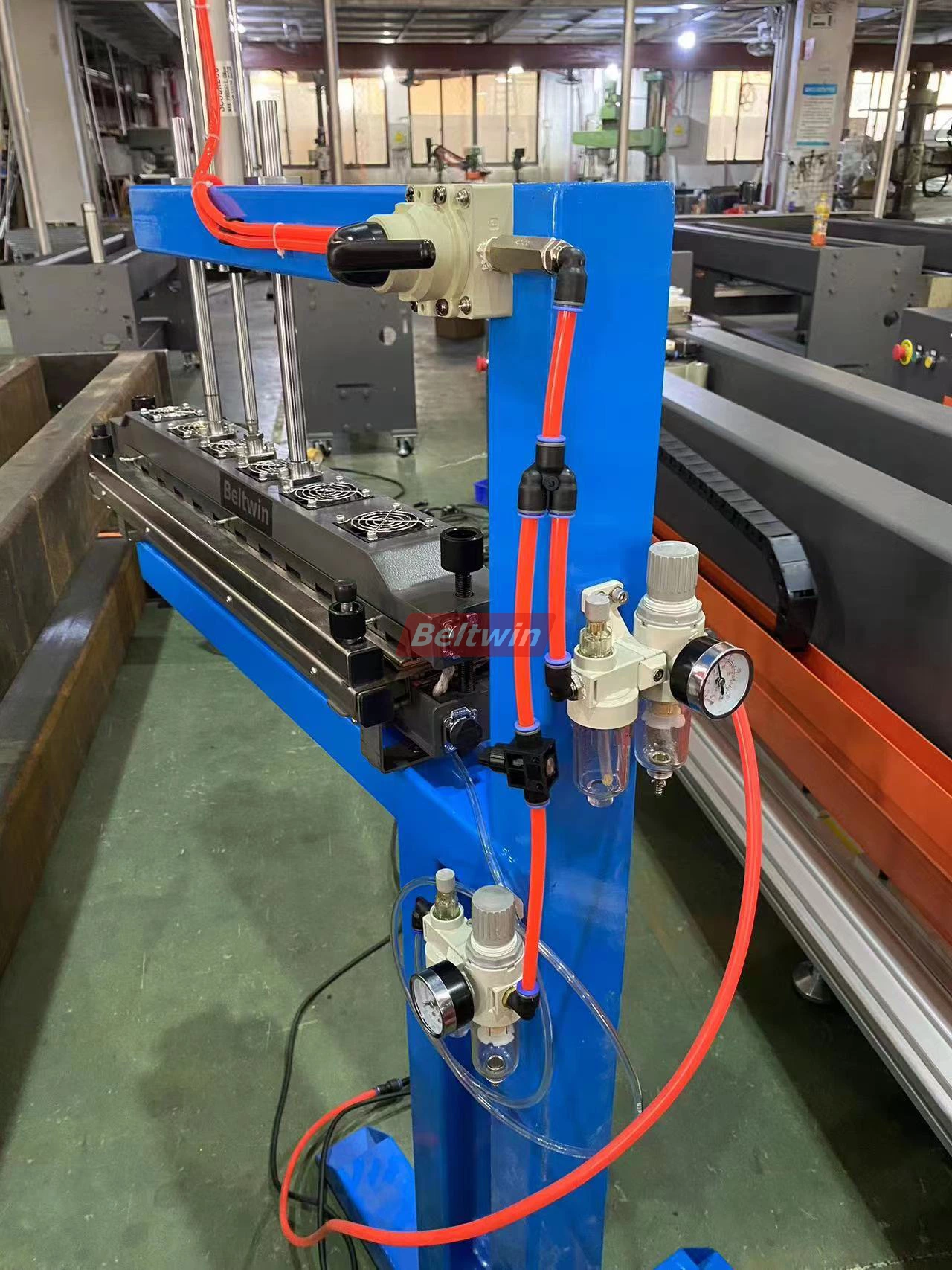 Компактный пресс для сращивания pемень с воздушным охлаждением 600х50мм