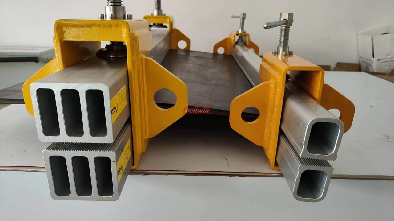 Зажимной зажим с фиксированной статической головкой для резиновой конвейерной ленты