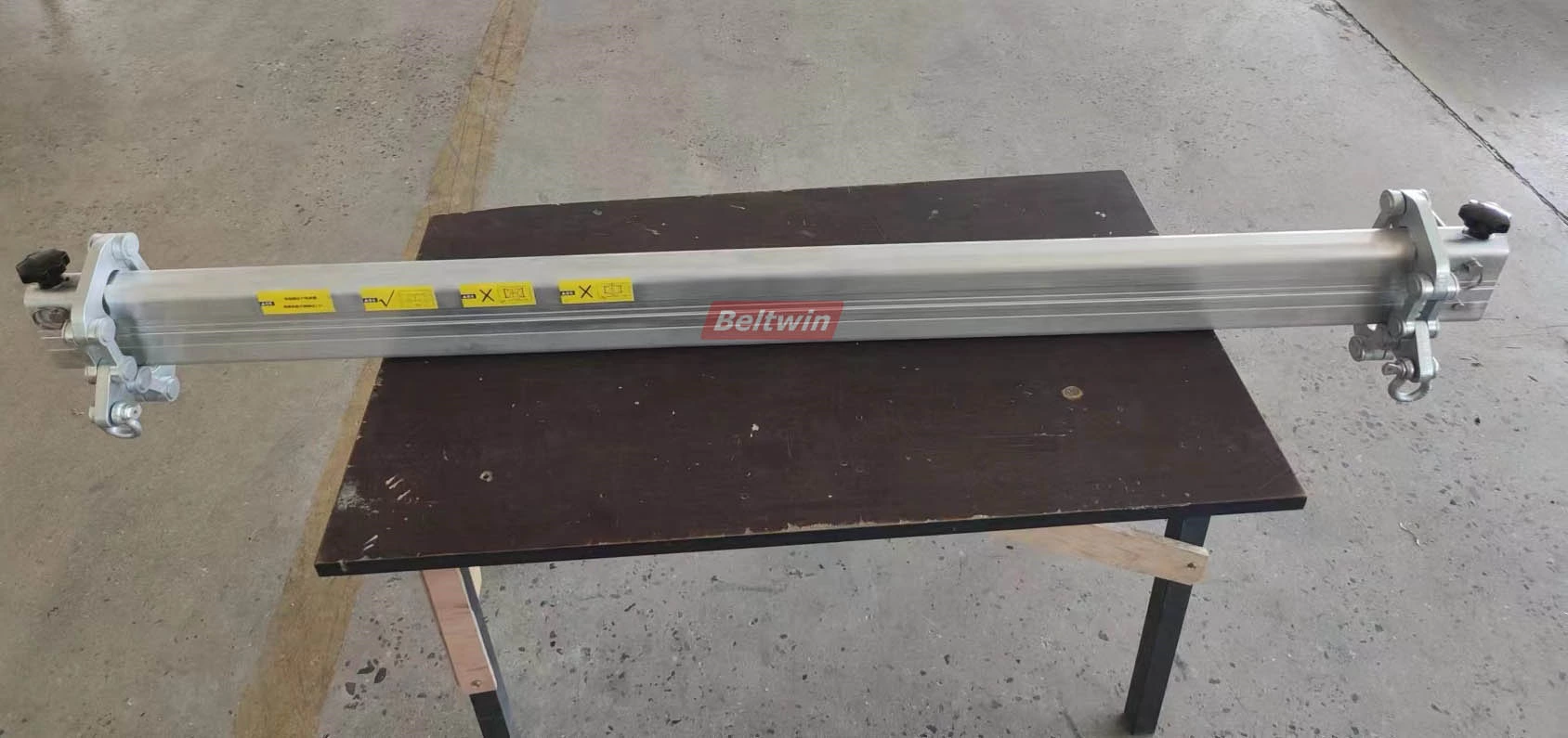 Зажимной зажим с фиксированной статической головкой для резиновой конвейерной ленты