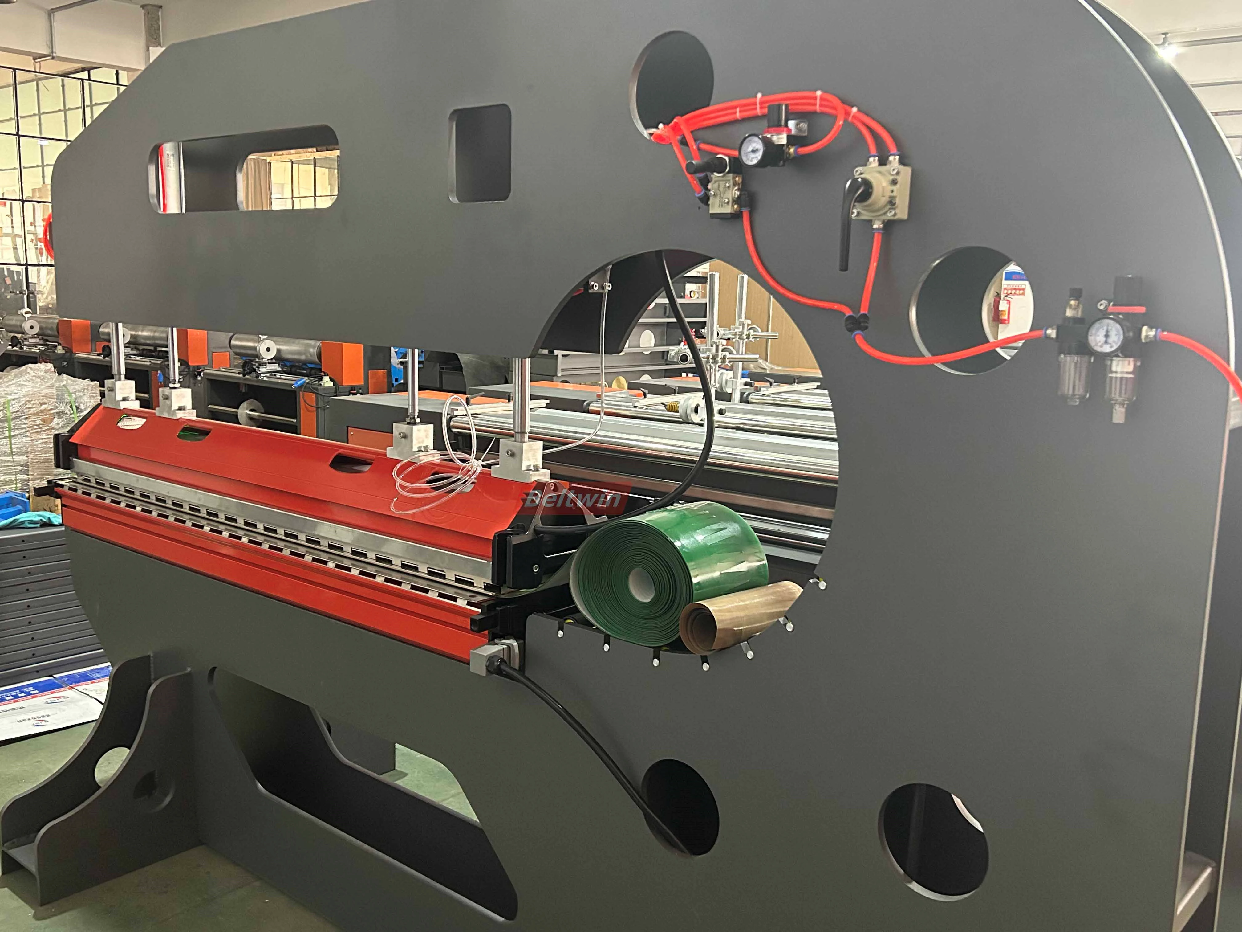 Воздушное охлаждая пресс сращивания продольно соединяя ленту транспортера PVC PU