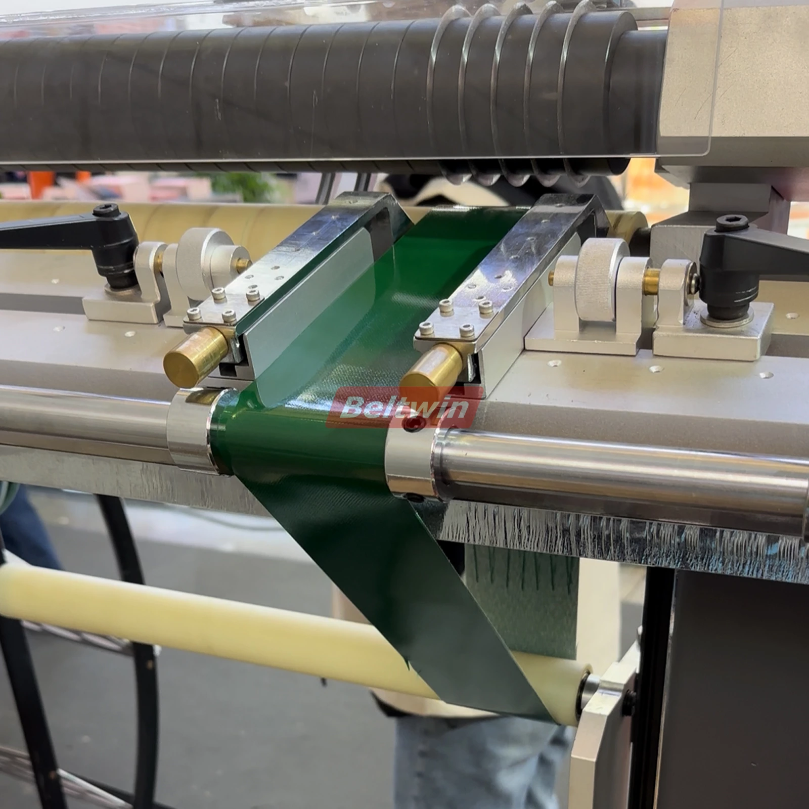 Бесконечный ленточный резак CD350 для ПВХ/ПУ, тефлона, зубчатых ремней